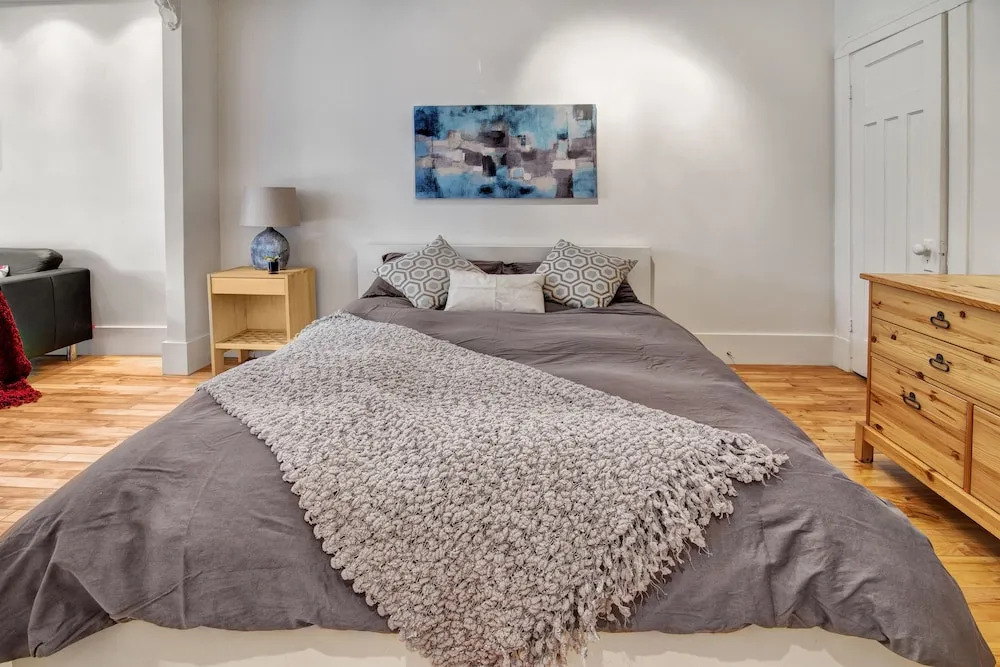 One Bedroom Apartment near Laurier Park offered by Short Term Stays