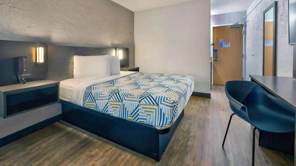 Motel 6-Milwaukee, WI - Glendale