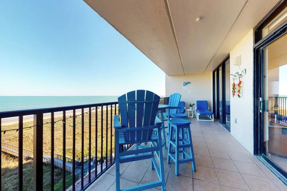 3BR Gulf-view Suite w/ Pools, Gym & Tennis
