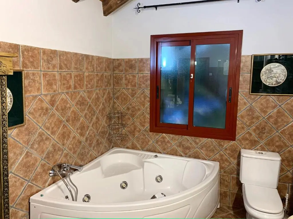 VILLA NABRISA MARBELLA, 5 BEDROOM, PRIVATE POOL, GARDEN, BBQ