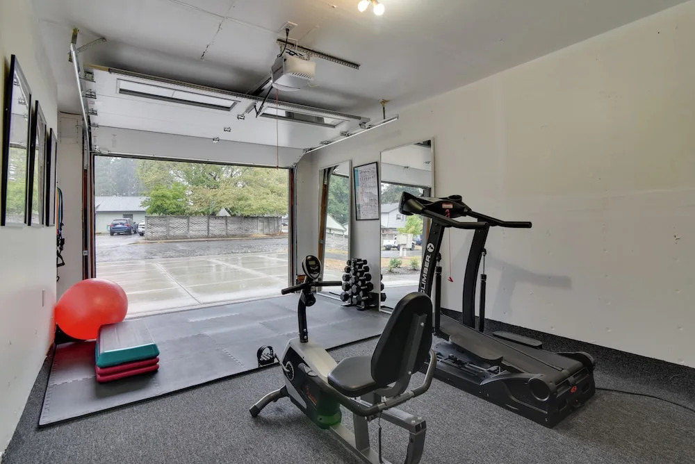 Lovely Vancouver Retreat w/ Home Gym!