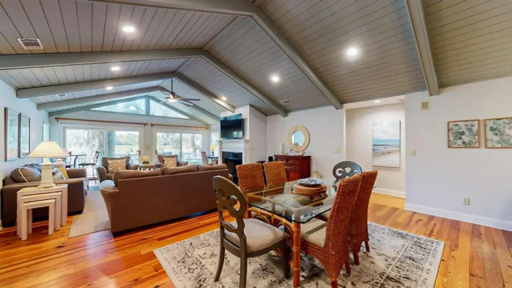 15 Promontory Ct