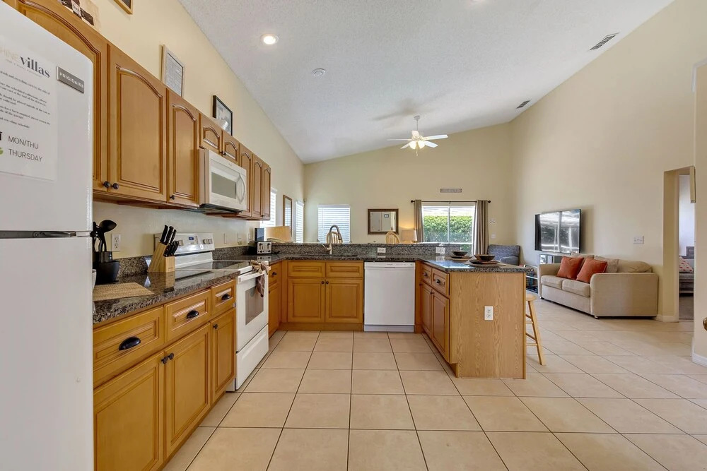 2 Suites, 1 King, 5 beds- Pool, Games Room #810 villa
