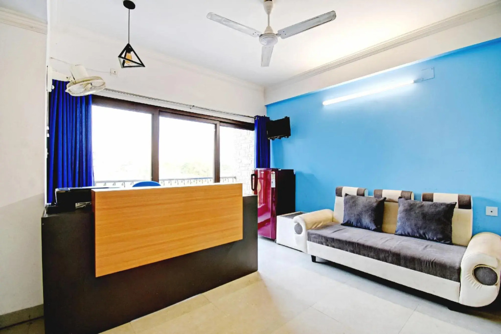 OYO 79874 Rr Residency