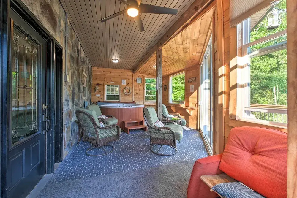 Tenn River Cabin w/ Hot Tub - 10 Mi to Chattanooga