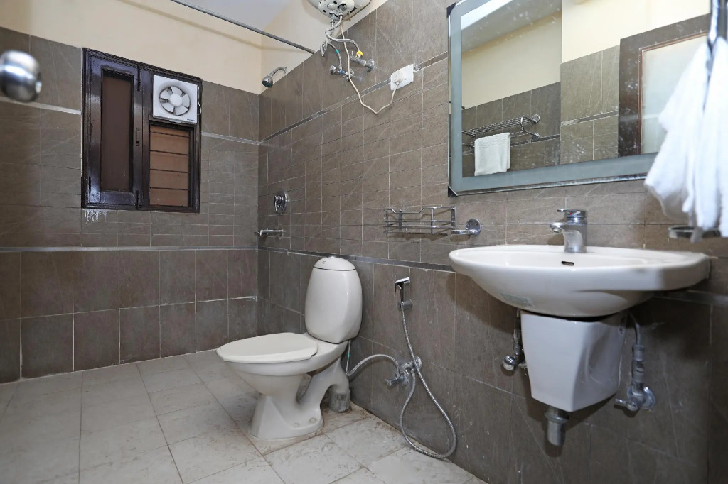 OYO 10057 Hotel Laksh Residency