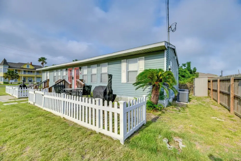 Walk to Beach & Pier: Updated Abode in Rockport!