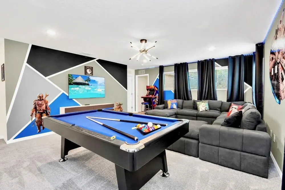 Vibrant 7BR Home With Pool Hot Tub and Games Room