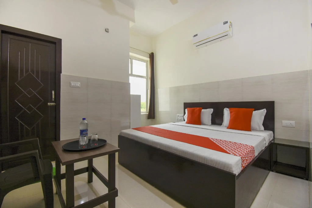 OYO Flagship 75751 Hotel Surya