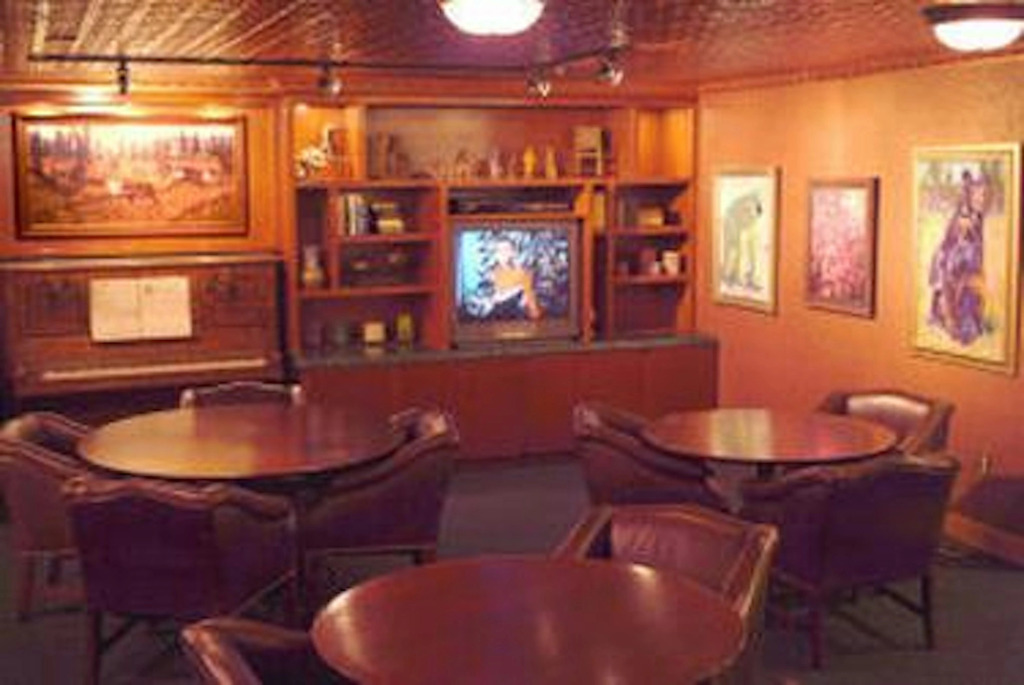 Pikes Waterfront Lodge