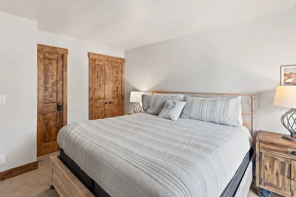 Winterset 1 4 Bedroom Condo by RedAwning