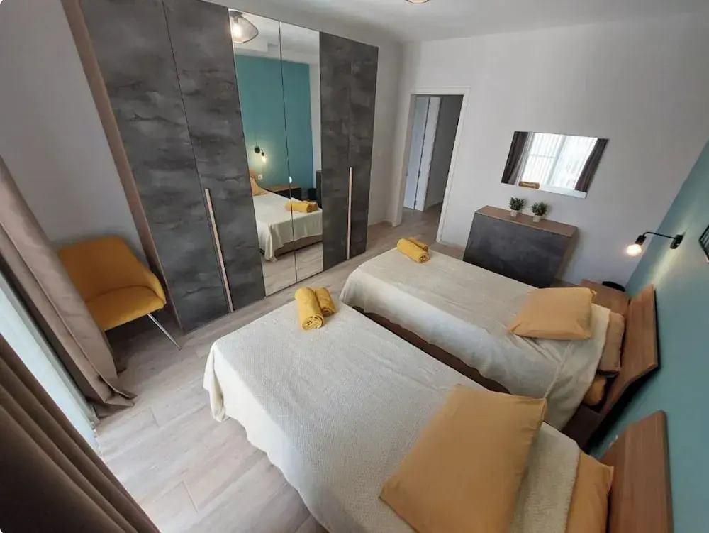 Modern 3BR Apt With Large Balcony