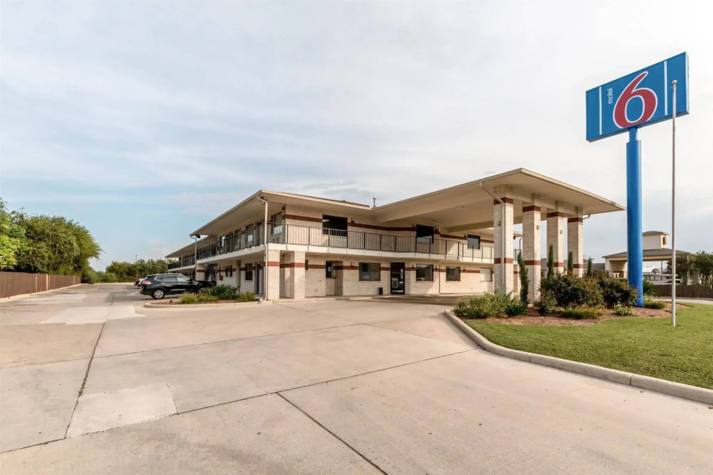 Motel 6 San Antonio, TX - South IH-10 East
