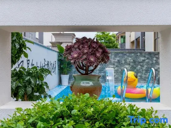 Anji Luohuaju Homestay