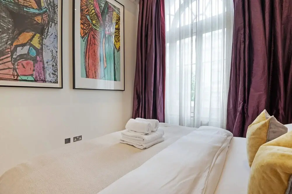 The Artists Hideaway-2 bed Mezzanine in Paddington - by Out of Office Lifestyle