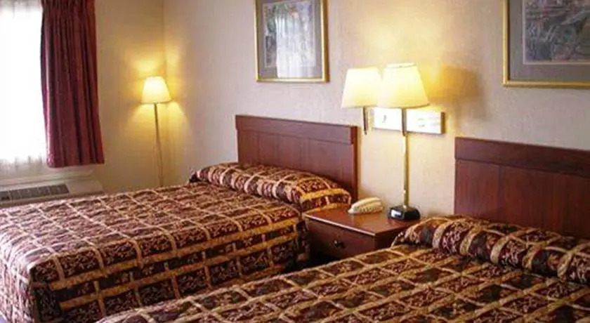 Hampton Bay Plaza & Suite