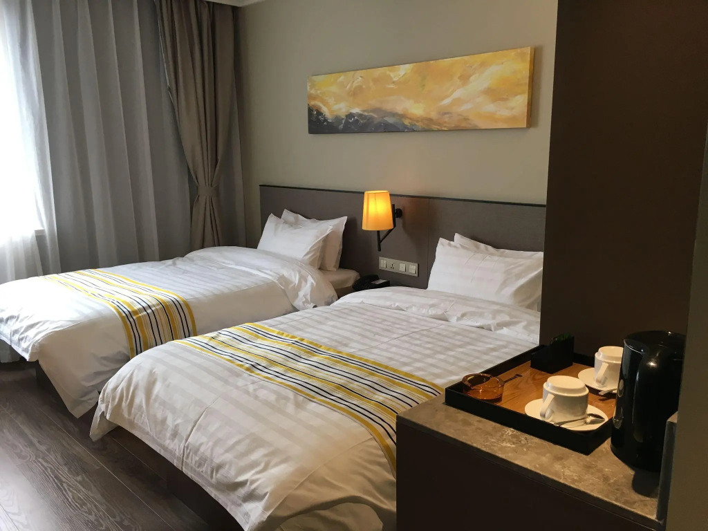 Отель Homeinn Plus Shanghai People Square East Jinling Road