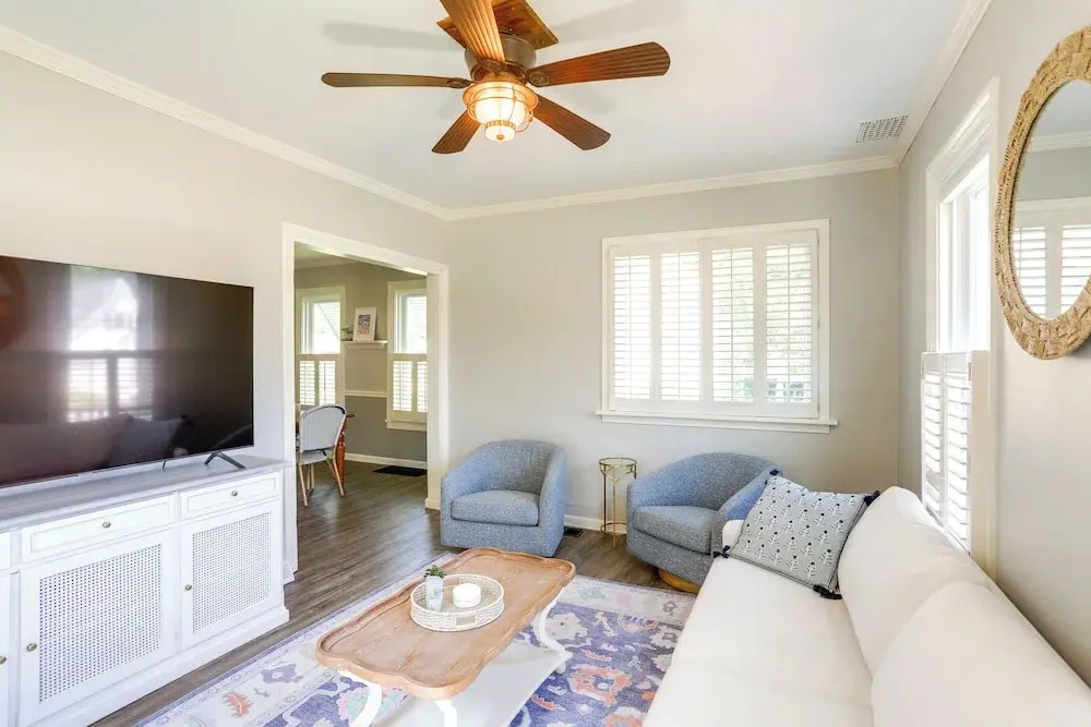 Vermilion Home - Walk to Main Street Beach!