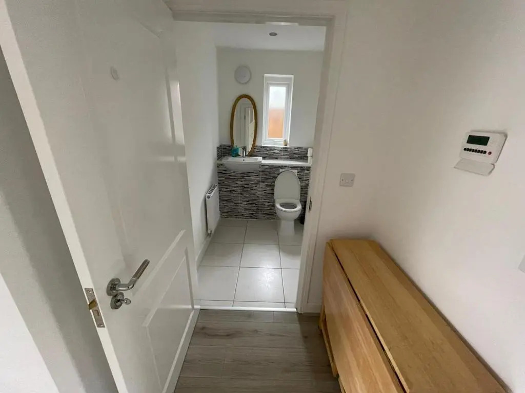 Large Spacious Room with Massive Bed and FREE WIFI