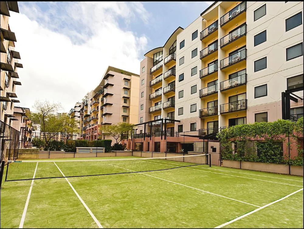 Perth City Retreat - parking, pool, self contained