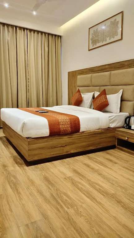 hotel pearl wood