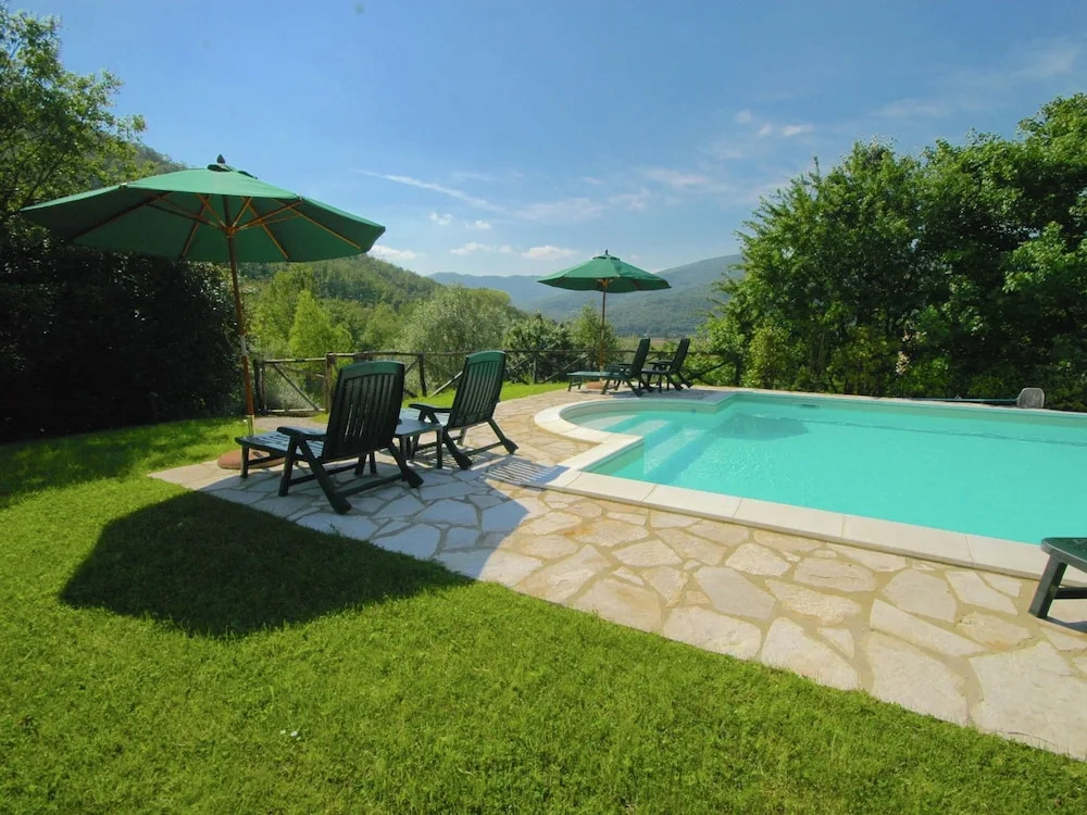 Holiday House with Pool & Large Garden Overlooking Lake near Tuscany