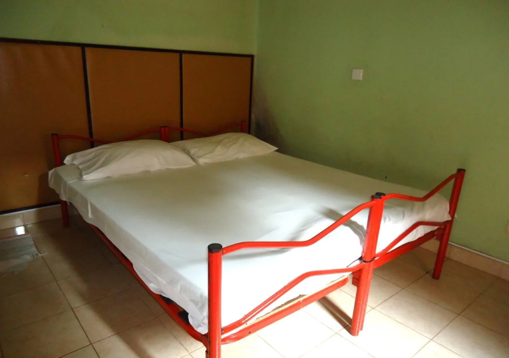 Lions Den Hotel