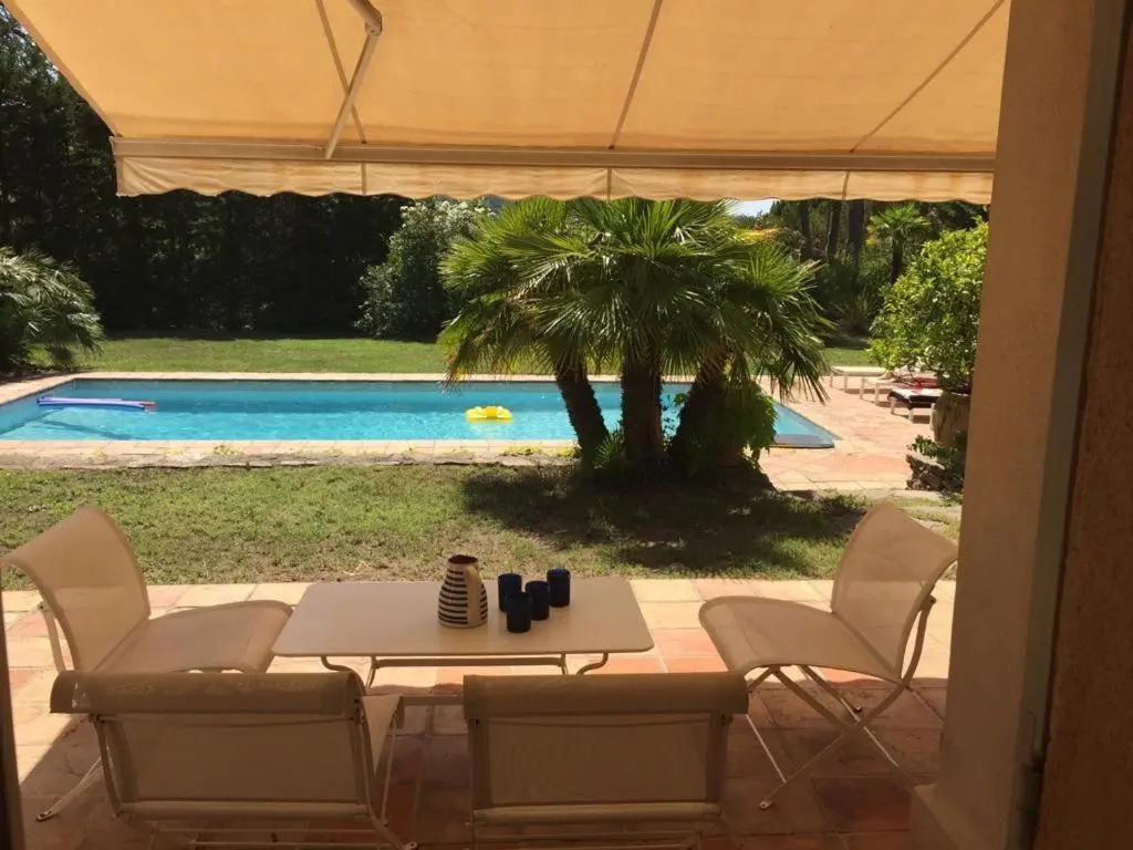 Belle villa Tropézienne/calme/piscine/3mn du centre