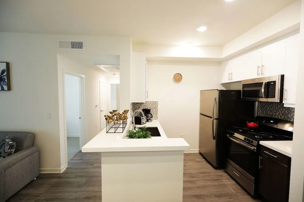 Hollywood Landmark Residences