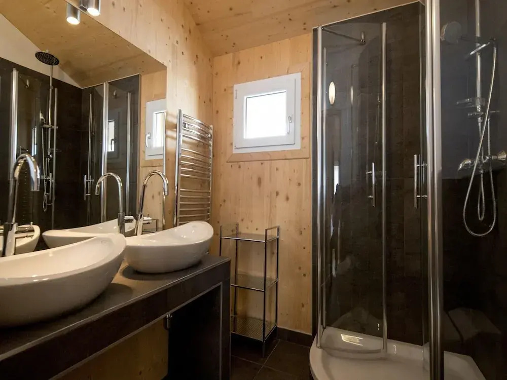 Beautiful Chalet With hot tub