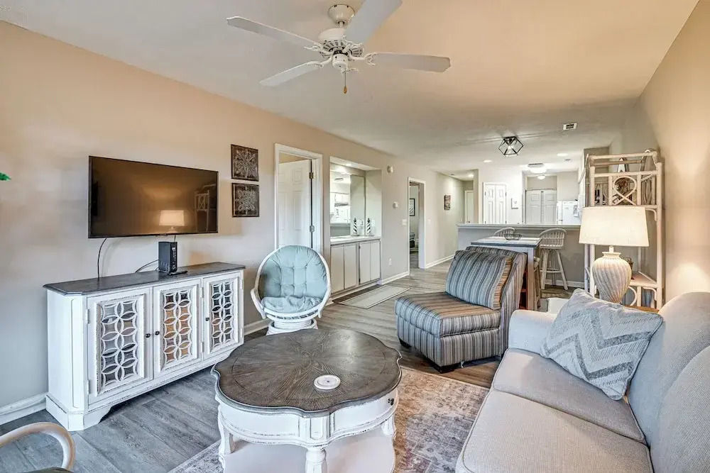 Pawleys Island Condo w/ Screened Porch + Golfing!