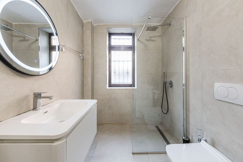 City Center Apartment Cozy 1BR With Patio