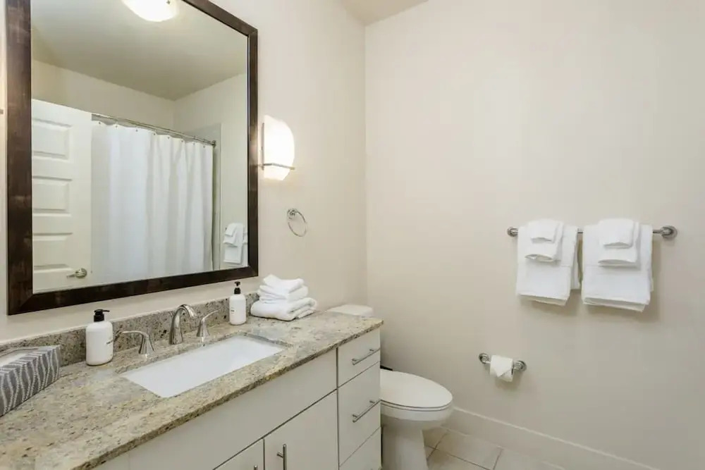 Renew Tanglewood 3-bedroom in Uptown Houston