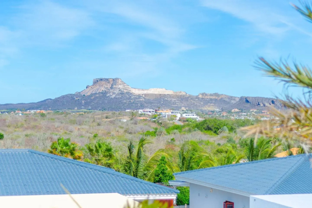 ? Perfect Family Getaway ? with Tropical Pool & Garden