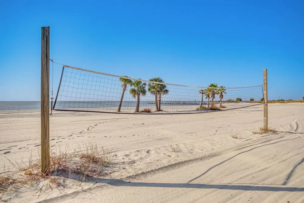 Beachfront Condo w/ Pool Access in Biloxi!