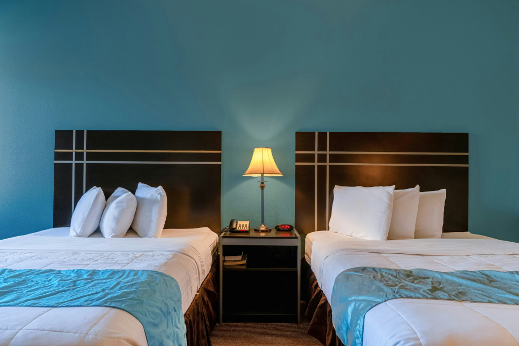 Moulton Inn & Suites By OYO Near Shiner TX