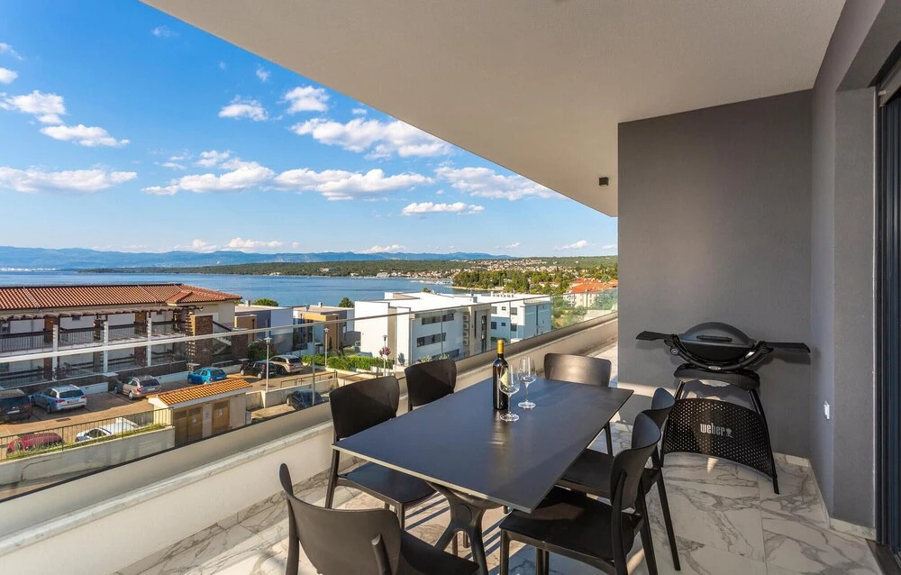Amazing Apartment in Malinska With Wifi and 2 Bedrooms