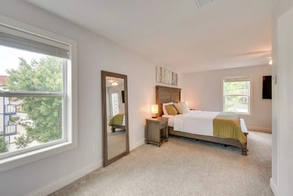 Walk to Shops & Dining: Downtown Condo in Helen