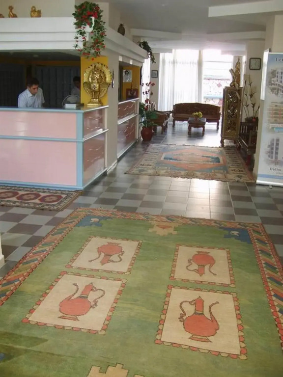 Temple Class Hotel