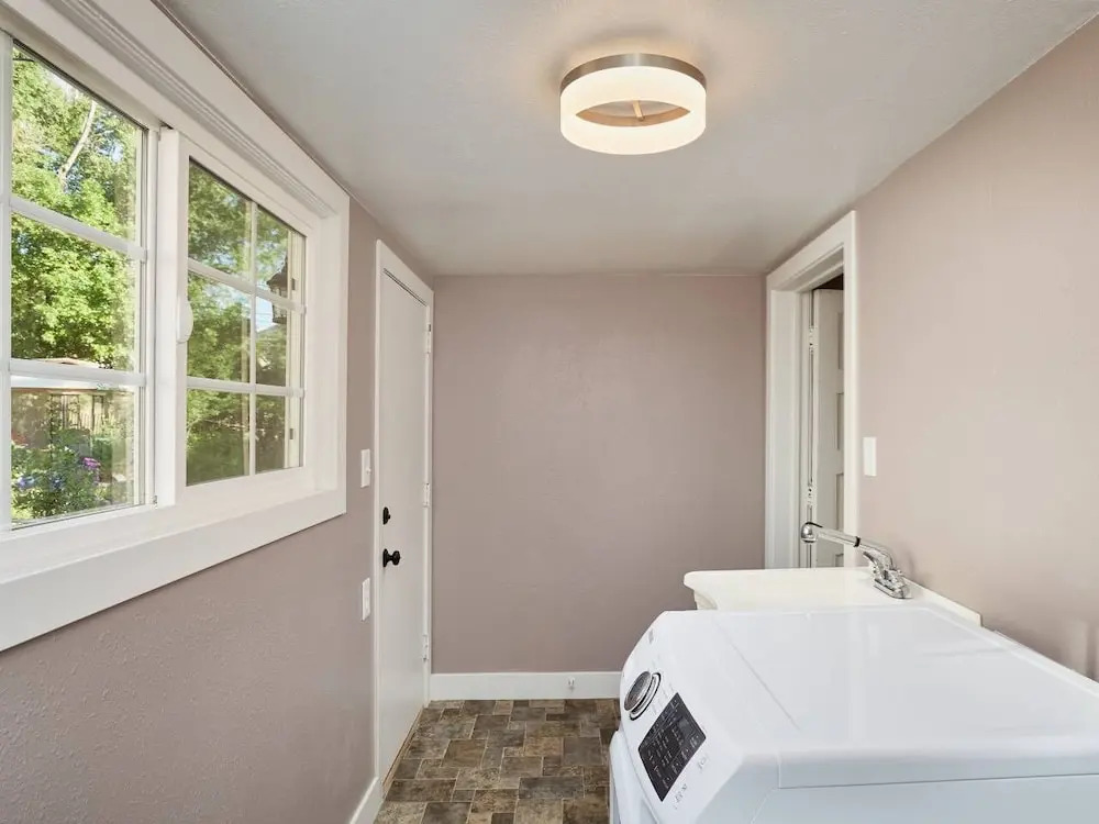 2BR Olympic Center Downtown