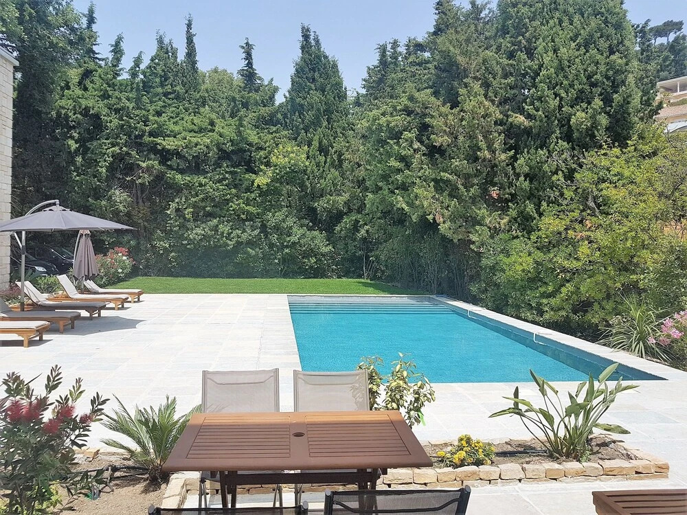 HPC Suites - Cassis Centre - Parking Securisé et Piscine Chauffée