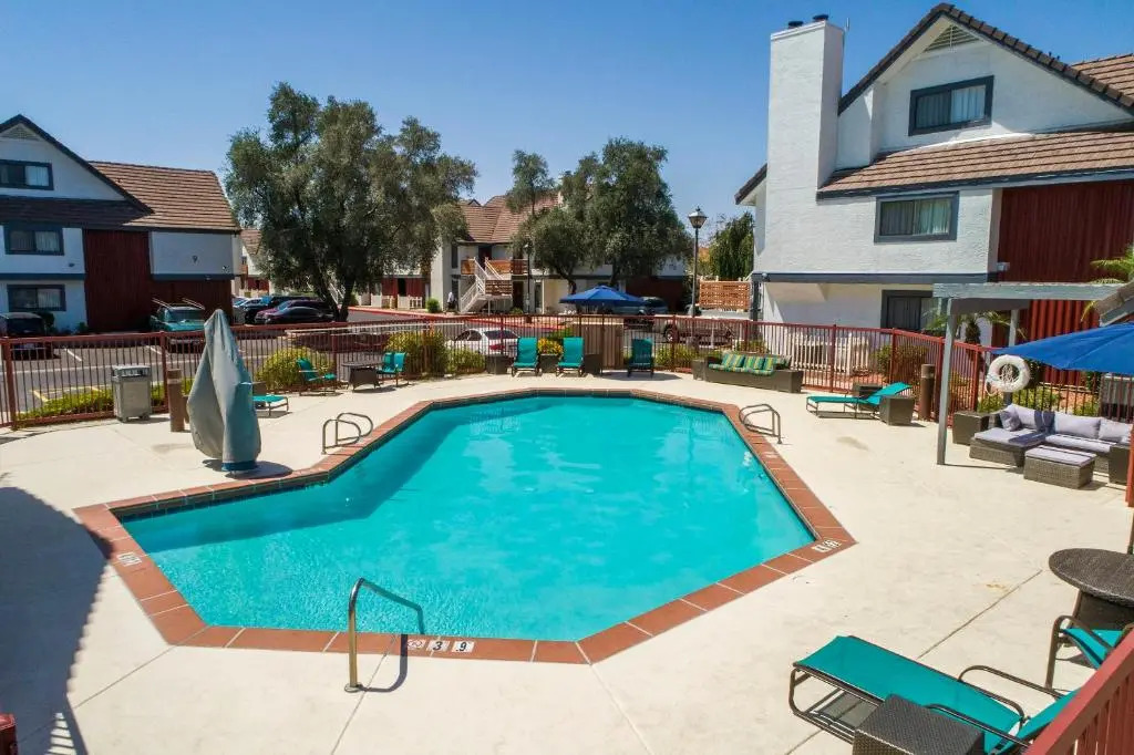 Metro PHX Upstairs 2bd sleeps 6 heated pool PETS ALLOWED