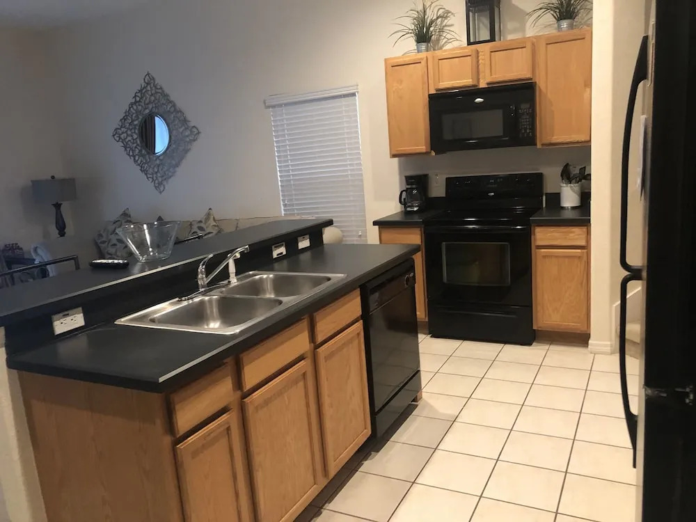Gorgeous 5 Bed Home with Private Pool and Gamesroom in Disney Area