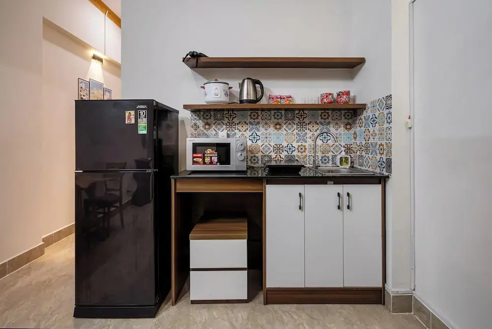 Hearth and Home De Tham