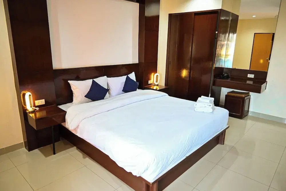 Royal Star Suites pattaya