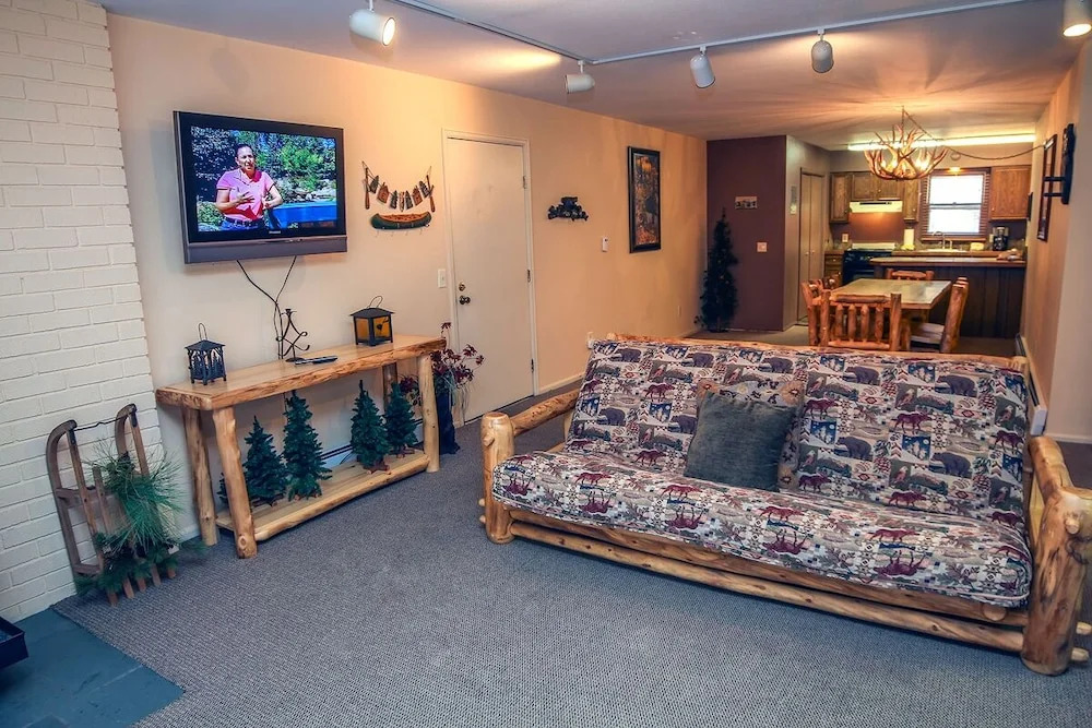 Fawn Valley Inn: 302