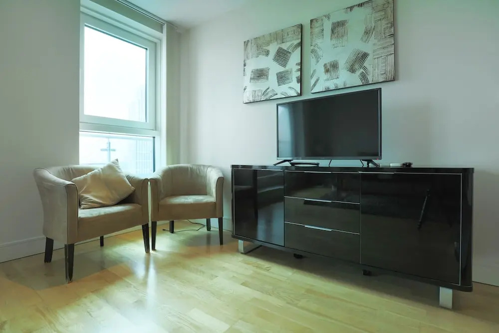 Stunning 2 Bedroom Great Location