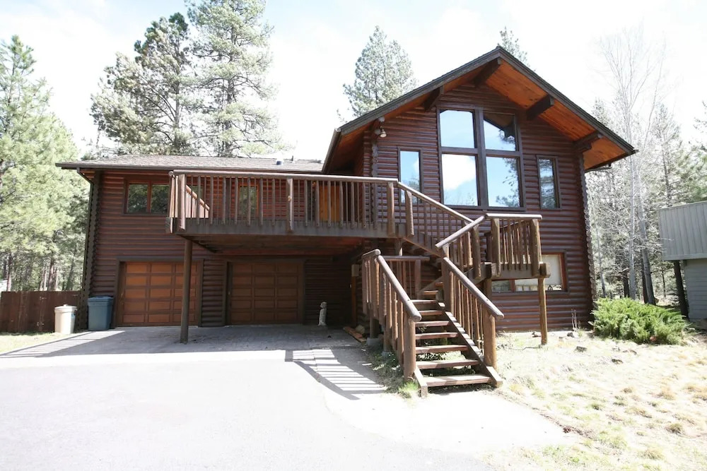 3 Blue Grouse 5 Bedroom Home by Redawning