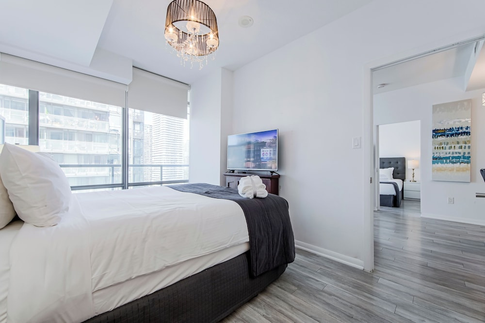 2 Bedroom Condo Sleeps 6 Near Sick Kids Hospital, Tgh, Princess Margaret, U of T