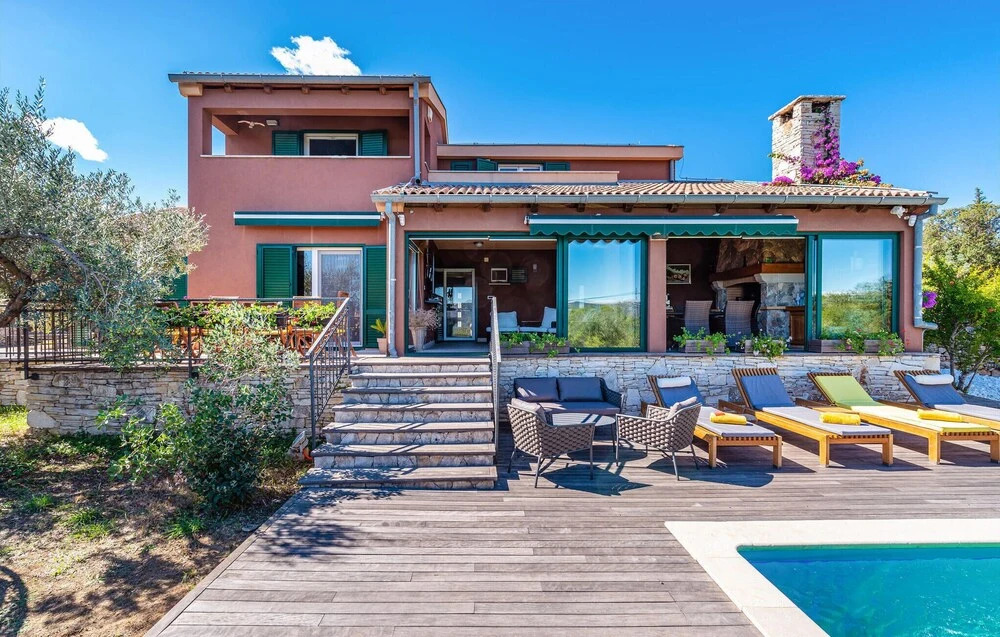 Beautiful Home in Veli Iz With 5 Bedrooms, Wifi and Outdoor Swimming Pool